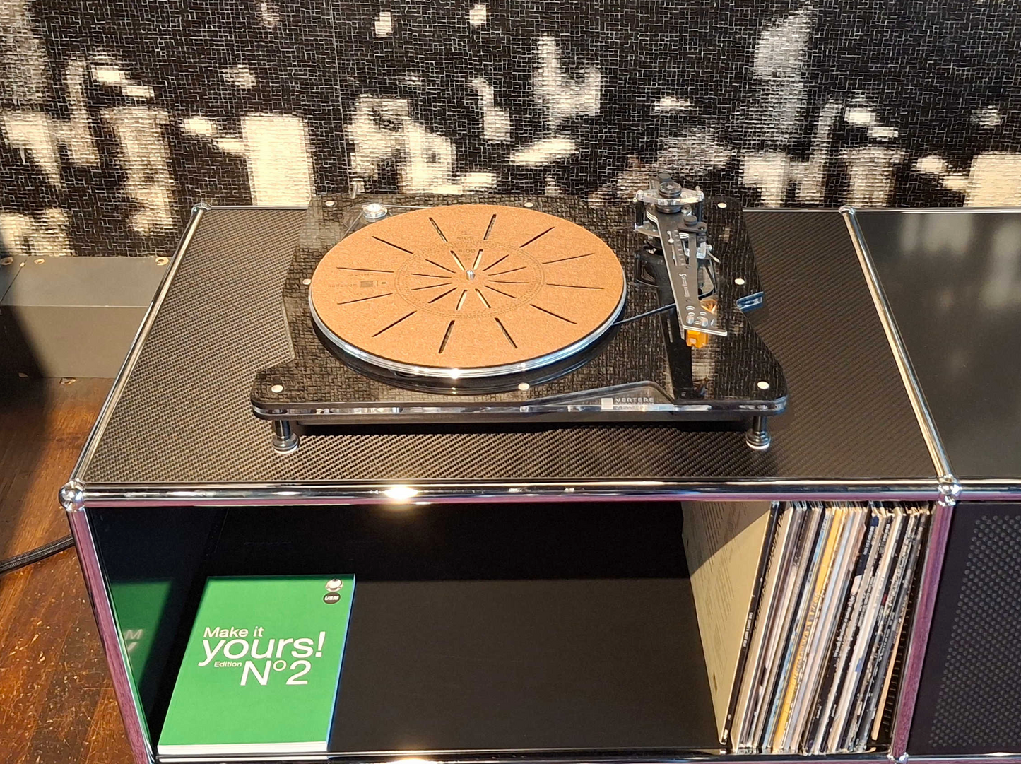 USM Haller Finite Carbofibre shelf |  HIFI STUDIO WILBERT